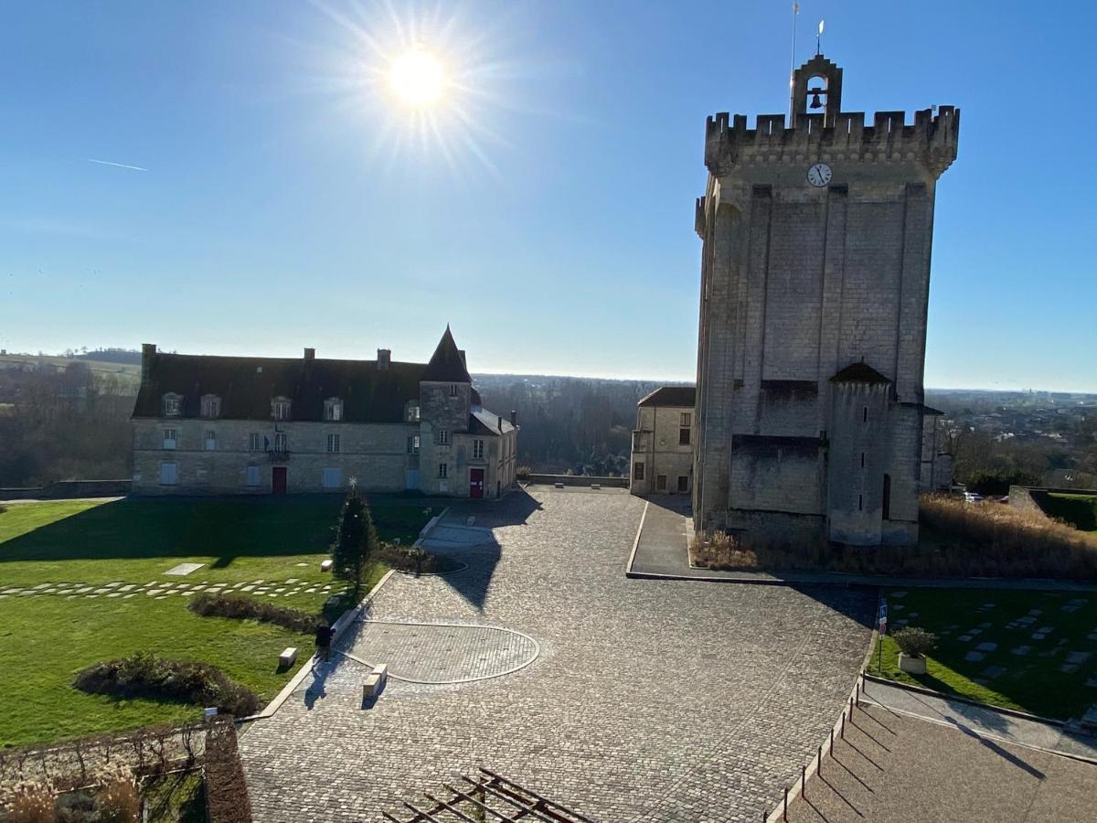 Appartement Face Au Donjon Pons Exterior foto